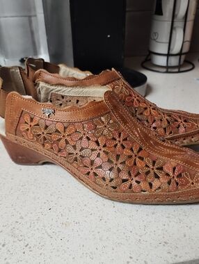 PIKOLINOS Multi-Tone Perforated Floral Leather Mules